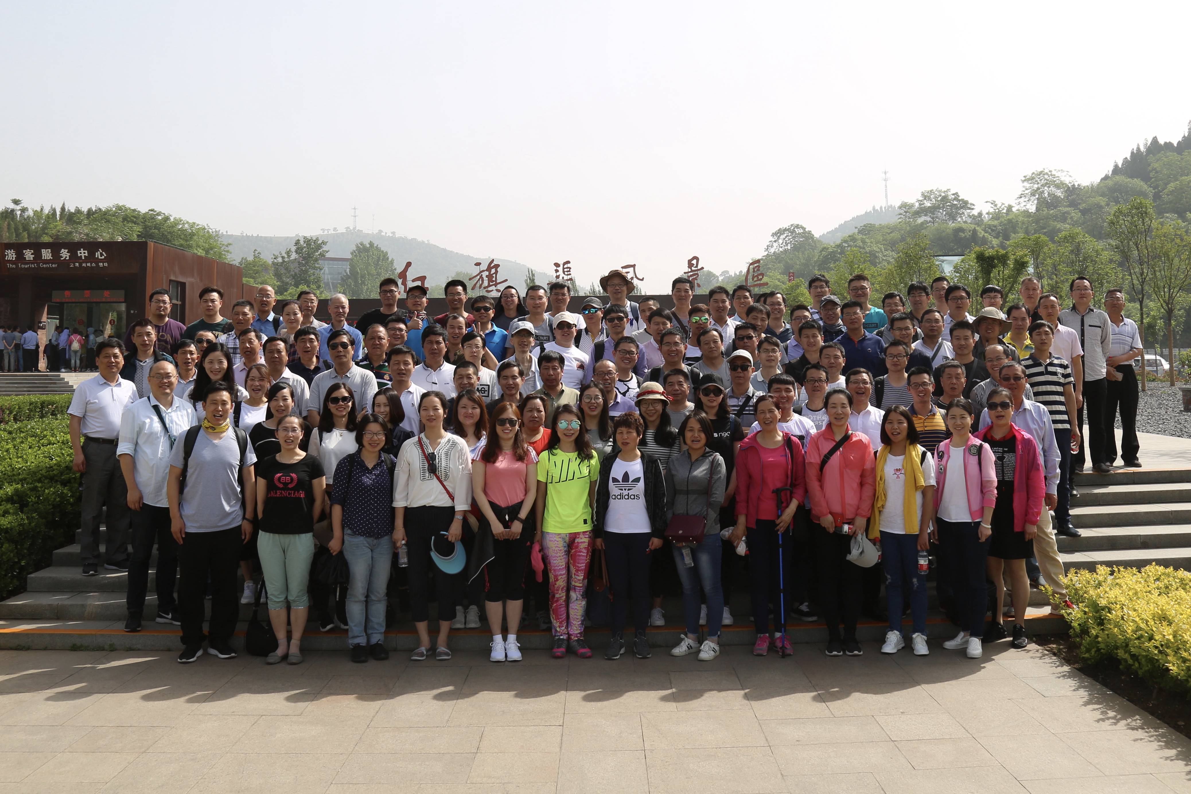 红旗渠合照1_副本.jpg 红旗渠合照1_副本.jpg