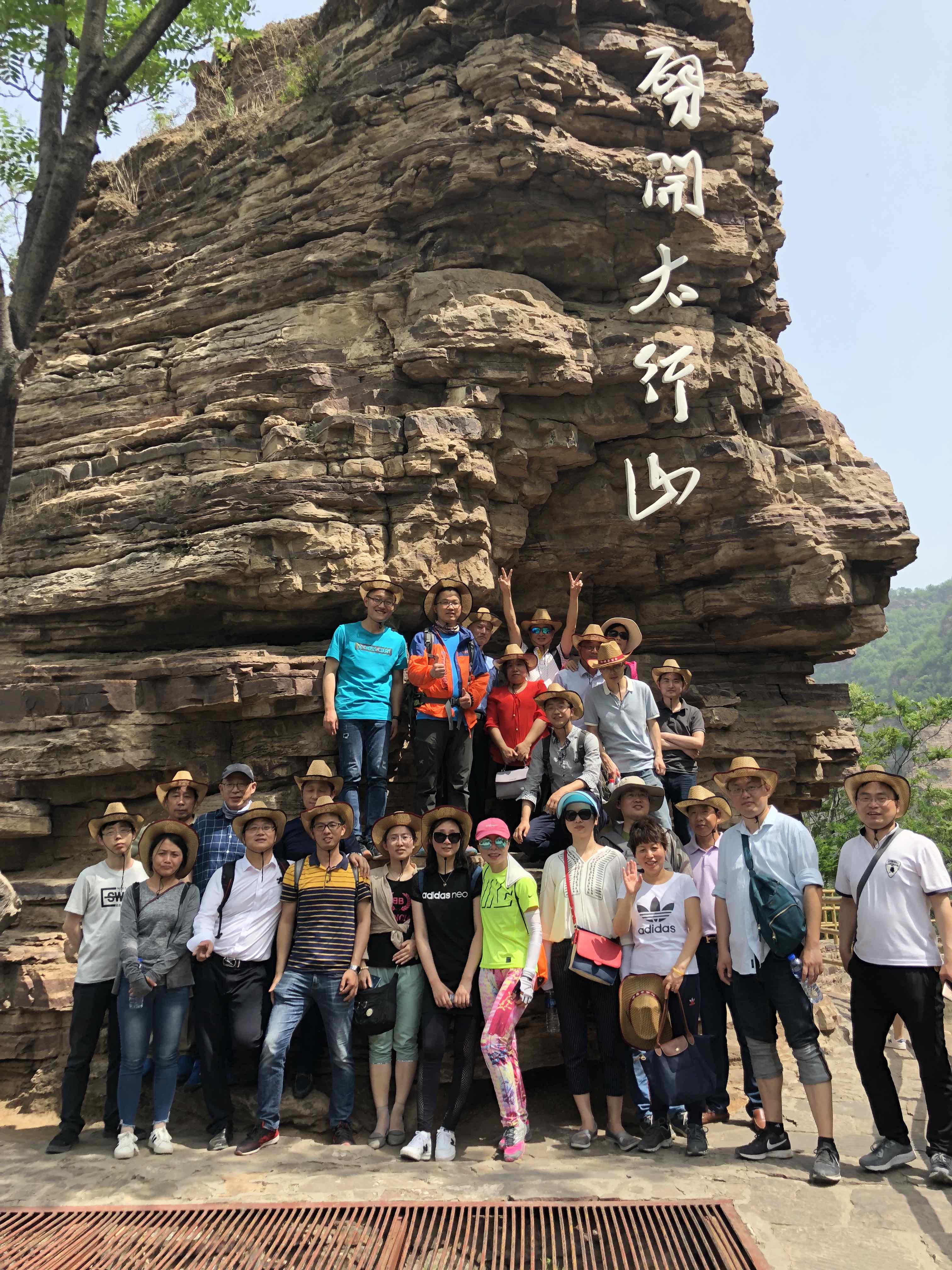 青年洞3_副本.jpg 青年洞3_副本.jpg