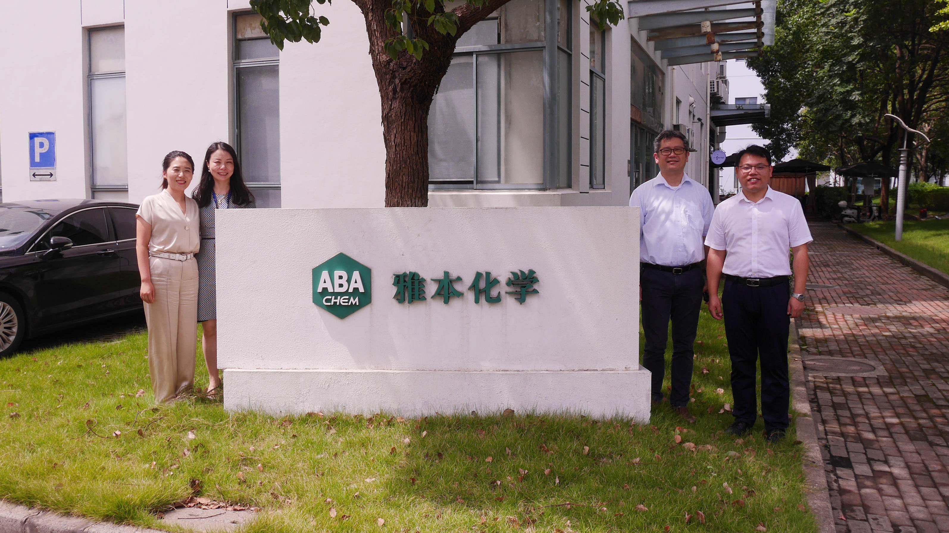 合影2.jpg 合影2.jpg