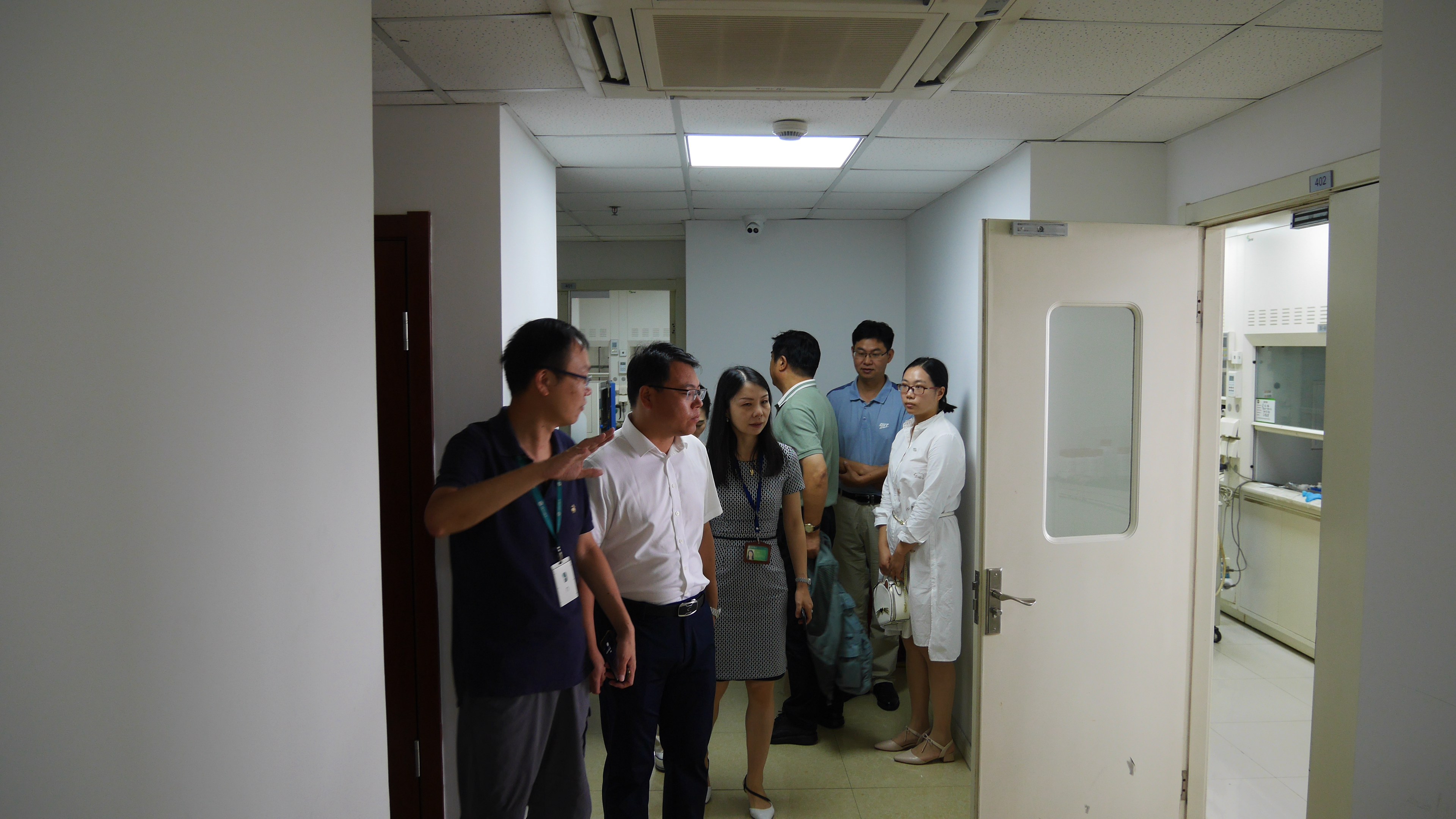 参观1.jpg 参观1.jpg