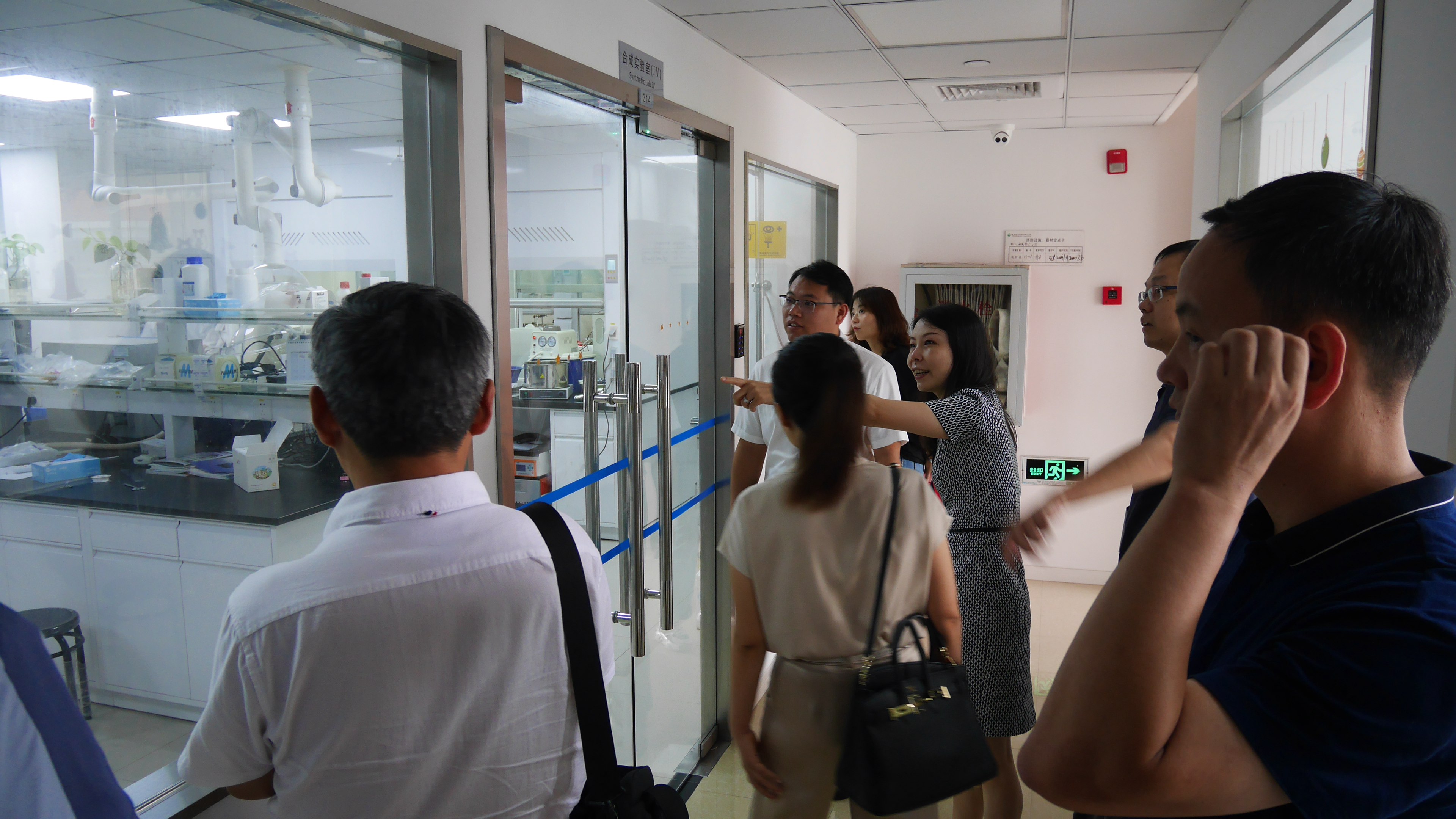 参观.jpg 参观.jpg